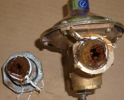 井戸ポンプ使用の電気温水器配管腐食